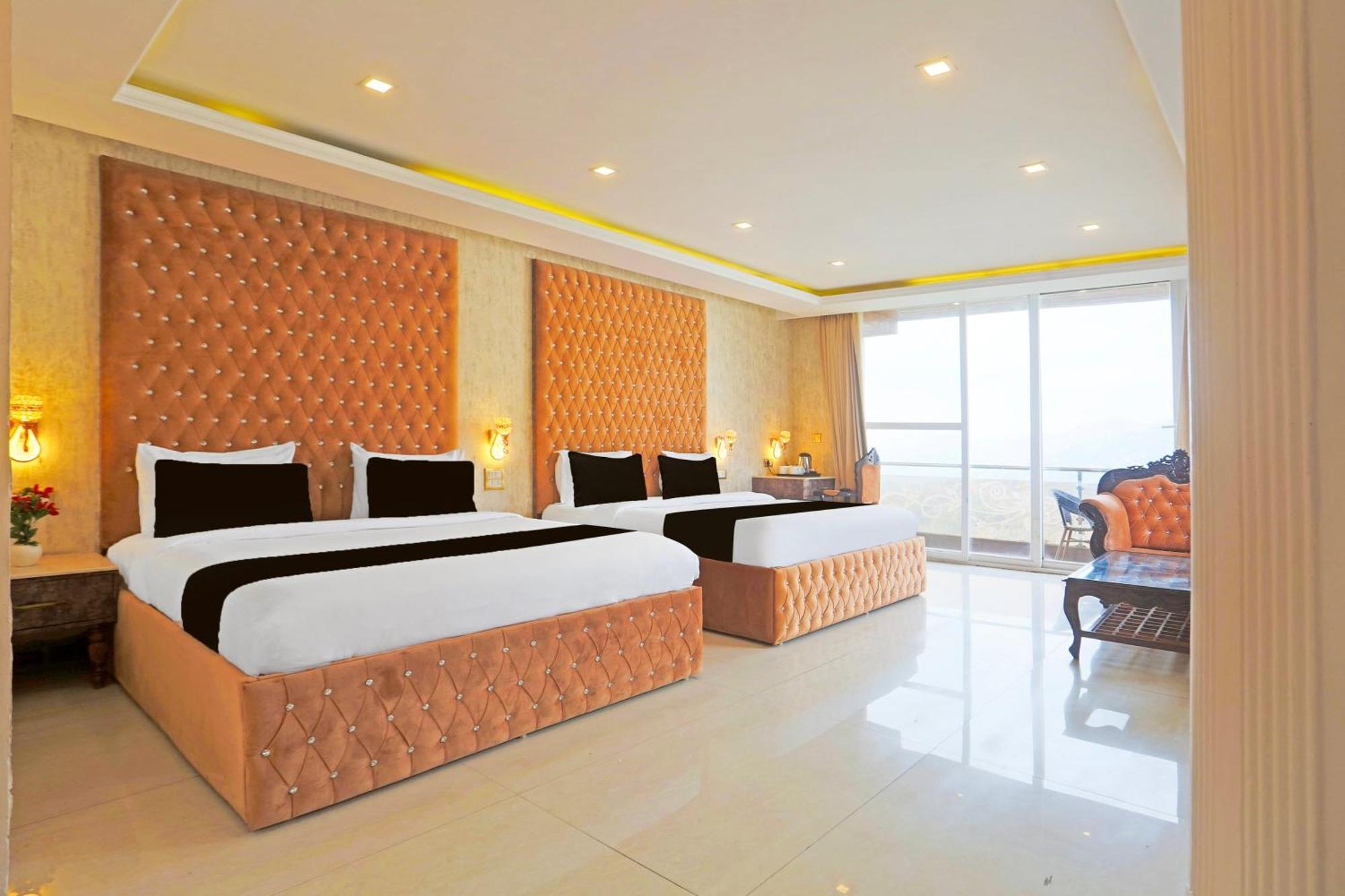 Super Townhouse Oak Dharamshala Near Maximus Mall Buitenkant foto