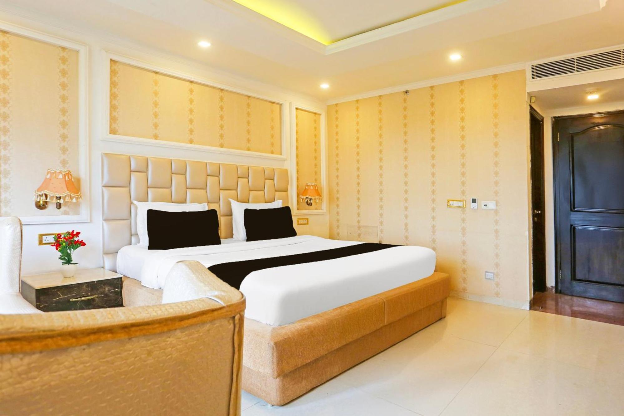 Super Townhouse Oak Dharamshala Near Maximus Mall Buitenkant foto