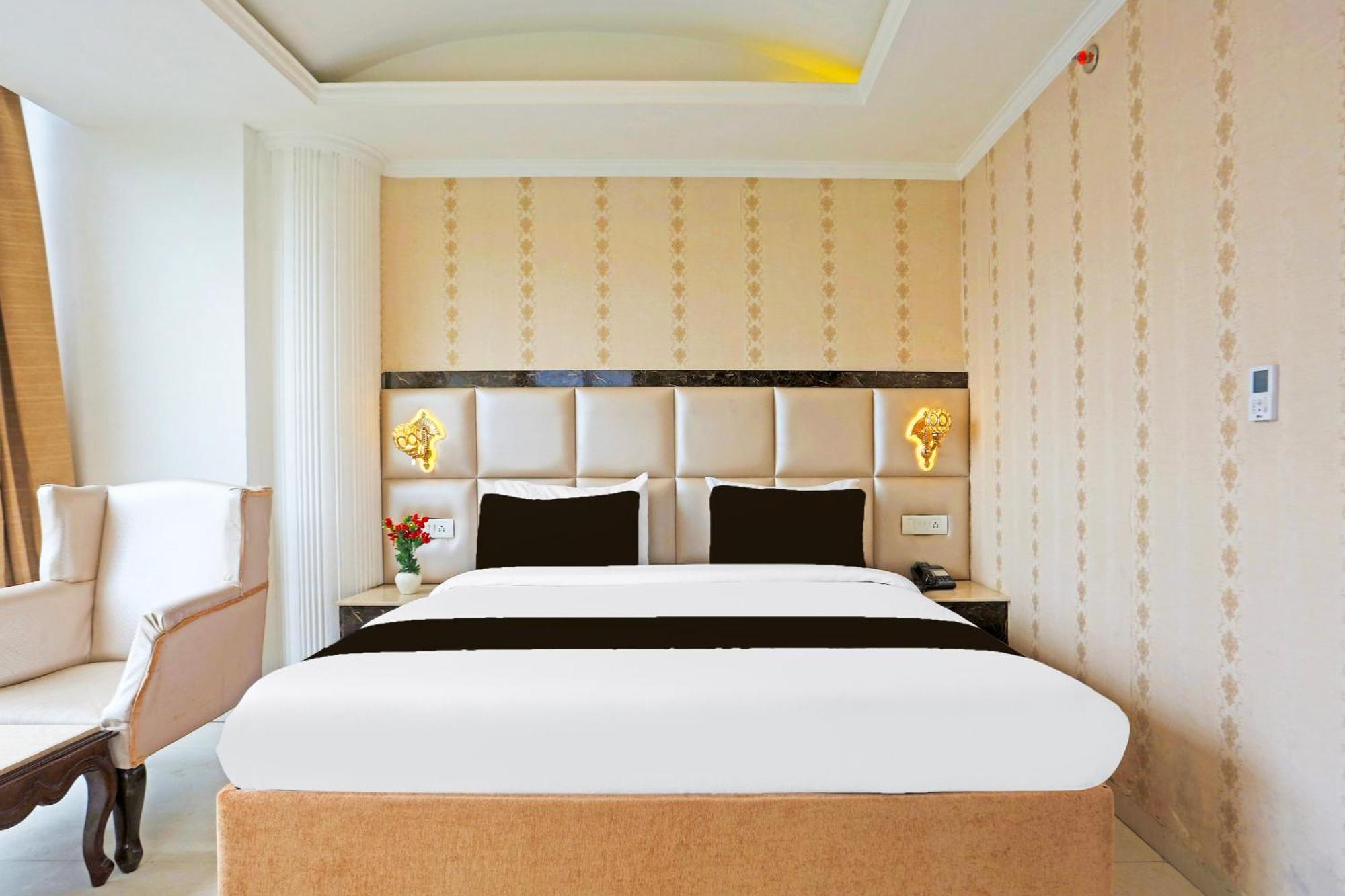 Super Townhouse Oak Dharamshala Near Maximus Mall Buitenkant foto