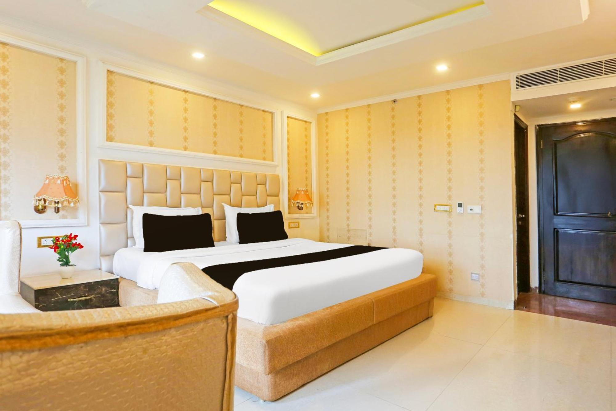 Super Townhouse Oak Dharamshala Near Maximus Mall Buitenkant foto