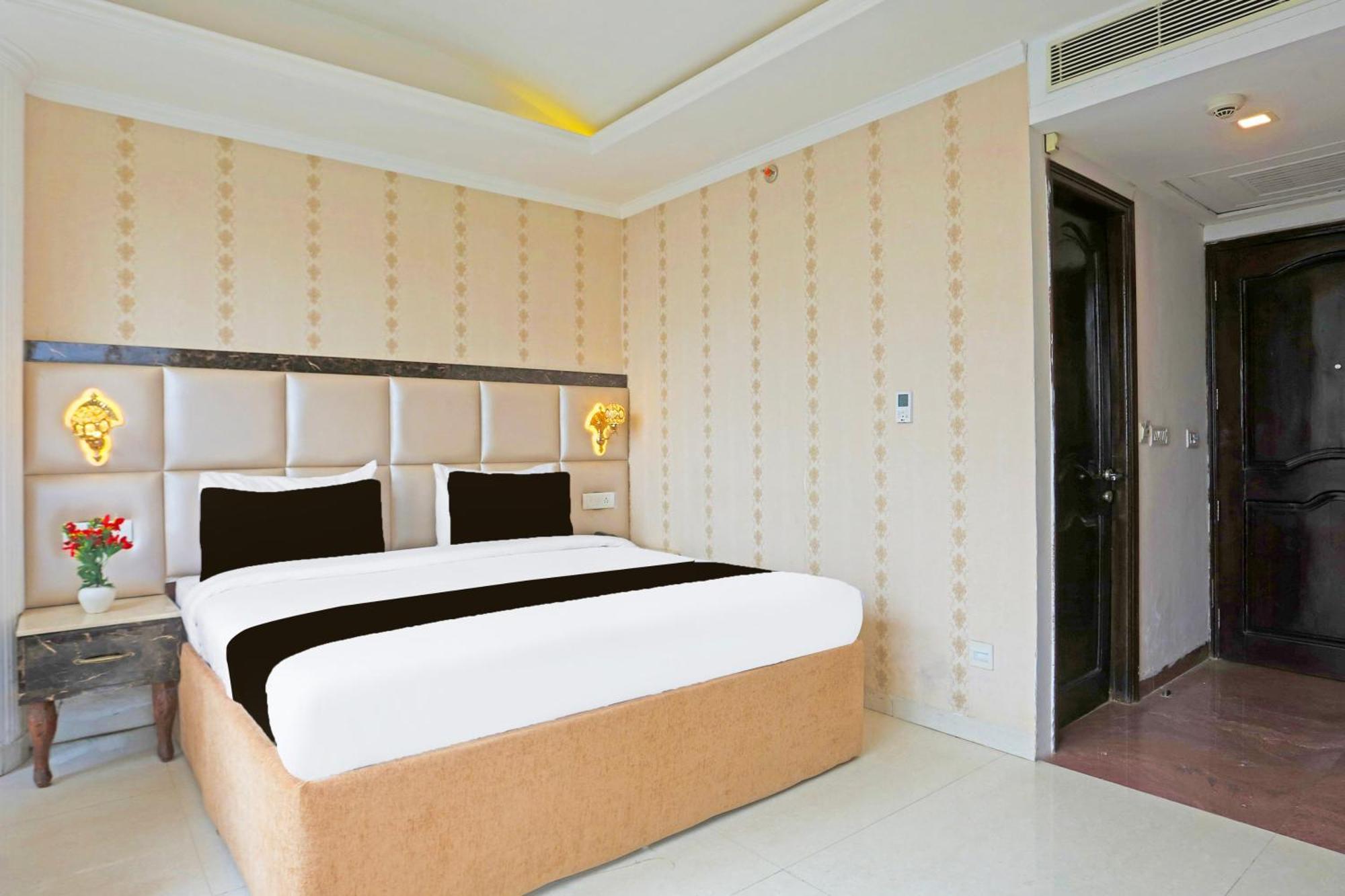 Super Townhouse Oak Dharamshala Near Maximus Mall Buitenkant foto
