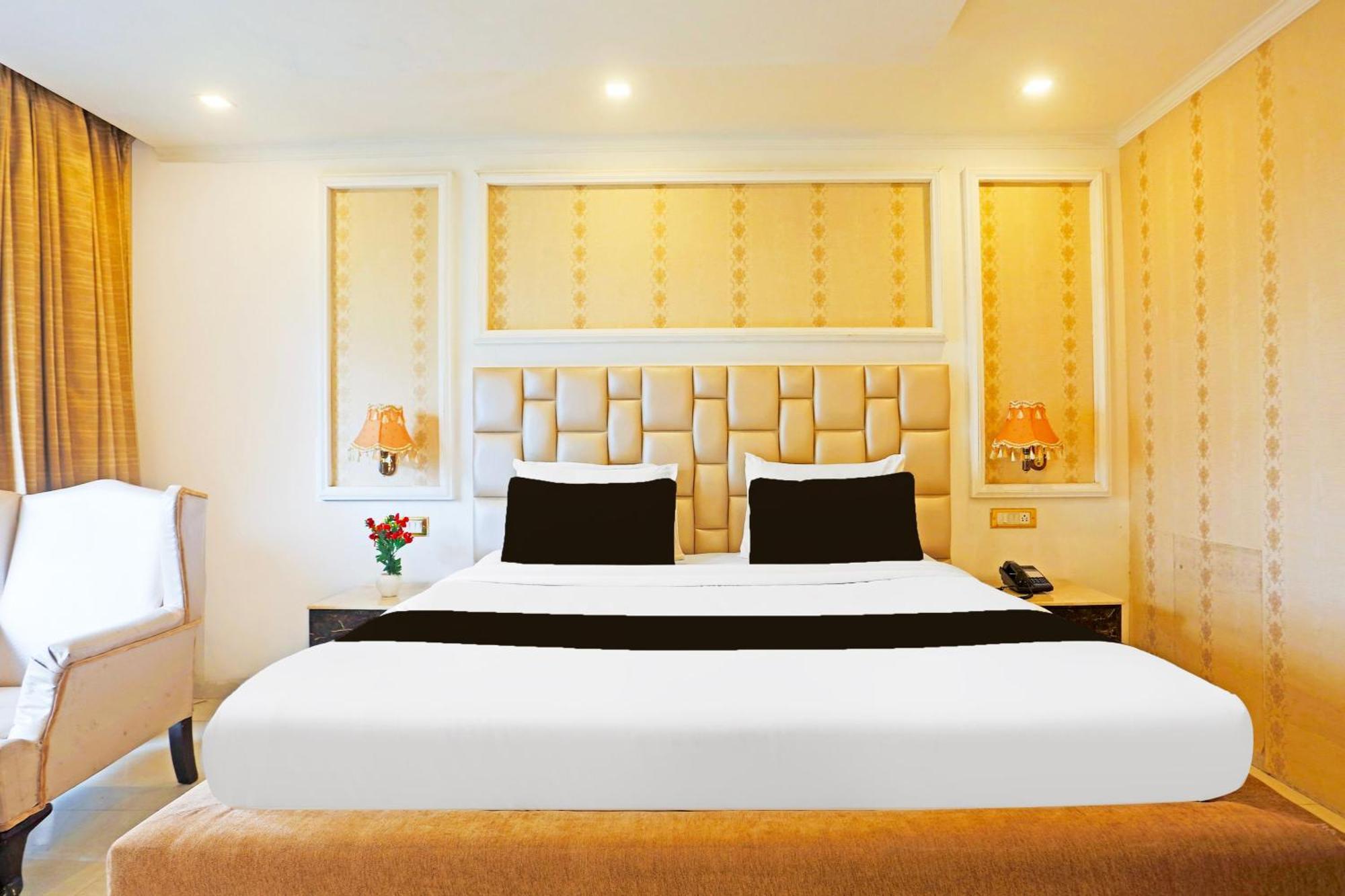 Super Townhouse Oak Dharamshala Near Maximus Mall Buitenkant foto