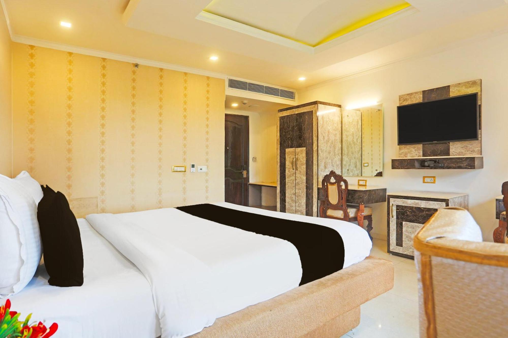 Super Townhouse Oak Dharamshala Near Maximus Mall Buitenkant foto
