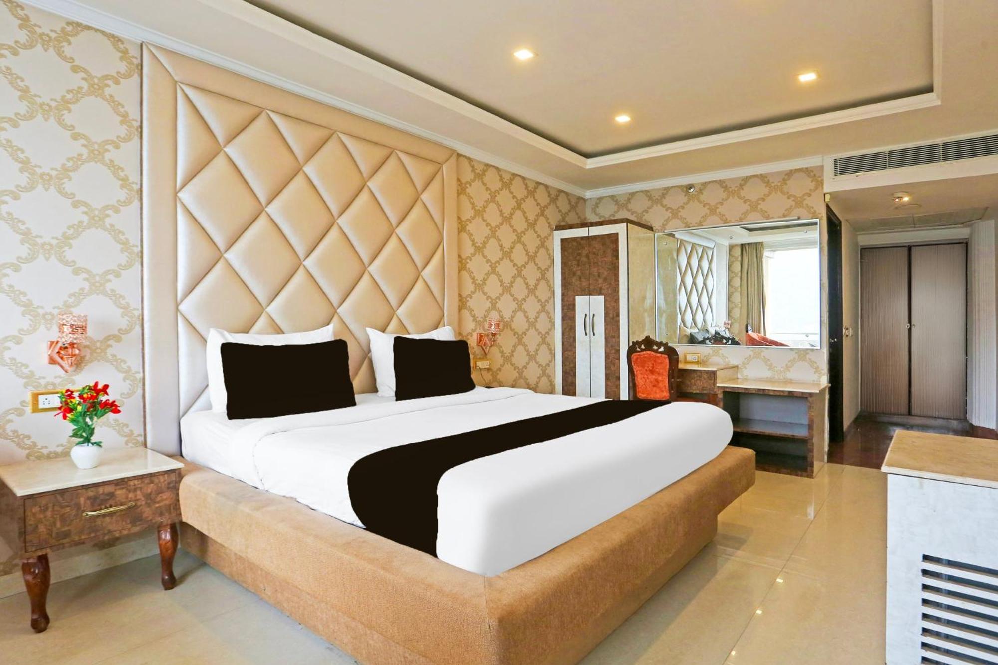 Super Townhouse Oak Dharamshala Near Maximus Mall Buitenkant foto