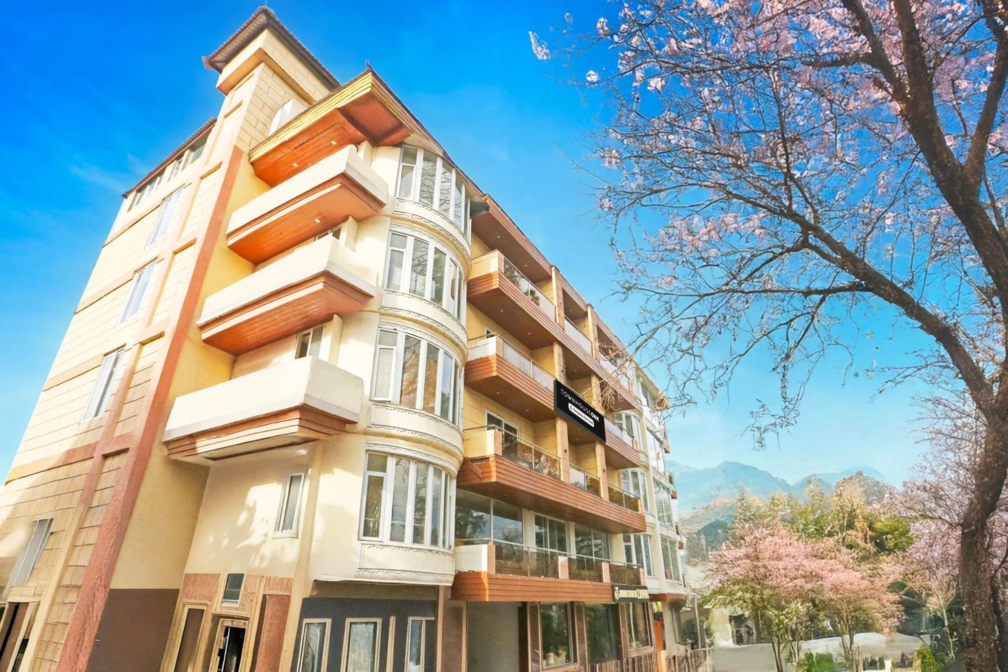 Super Townhouse Oak Dharamshala Near Maximus Mall Buitenkant foto